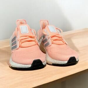 Adidas Women's Ultraboost 22 (Pink/White, US 6.5)
